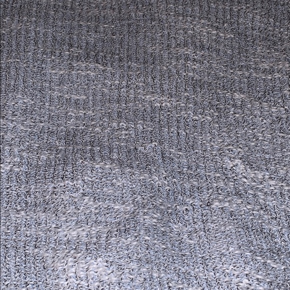 Simple Sweater - Picture 4 of 7